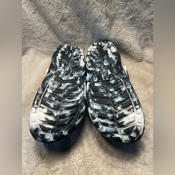 Lined Crocs women’s size 10 or mens 8 - Picture 3 of 6